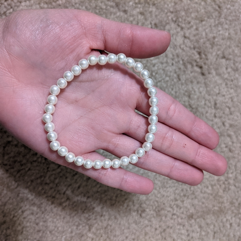 Elastic Pearl Bracelet